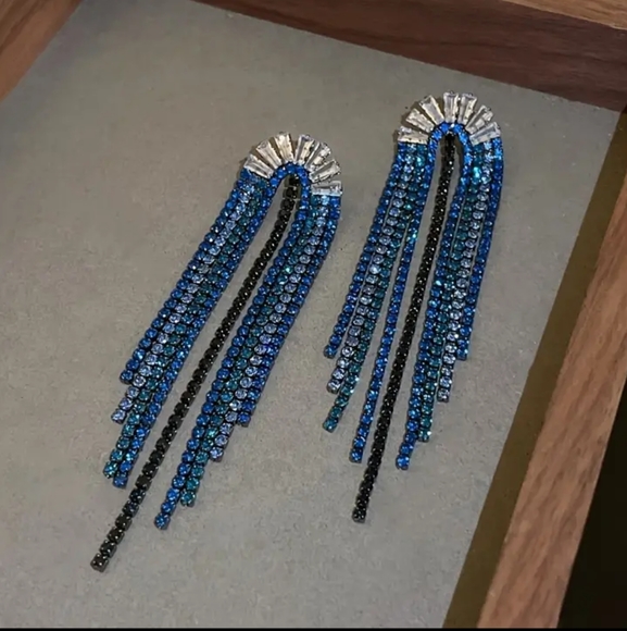 925 Silver Needle - Zircon Tassel Earrings - Picture 3 of 5